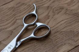 新!DOWA B2 Cobalt Flat
メンズ・バーバー用 コバルトフラットシザー
Men's / Barber Flat Scissors